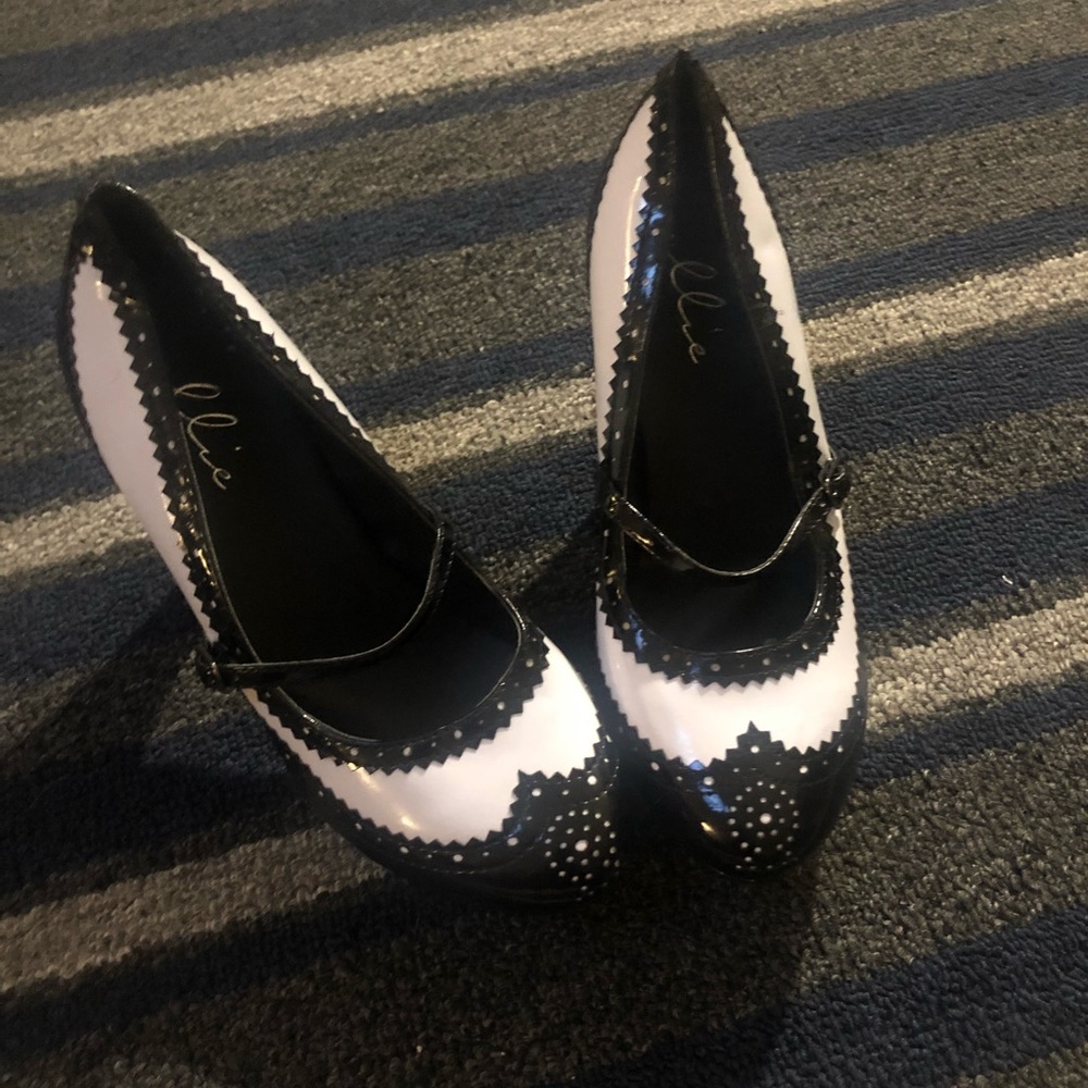 Adorable tuxedo wingtip heels